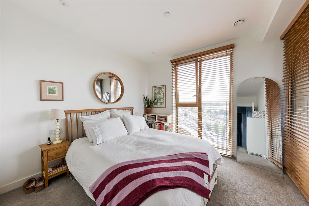 Property photo 3 of 19 Ashley Road N17