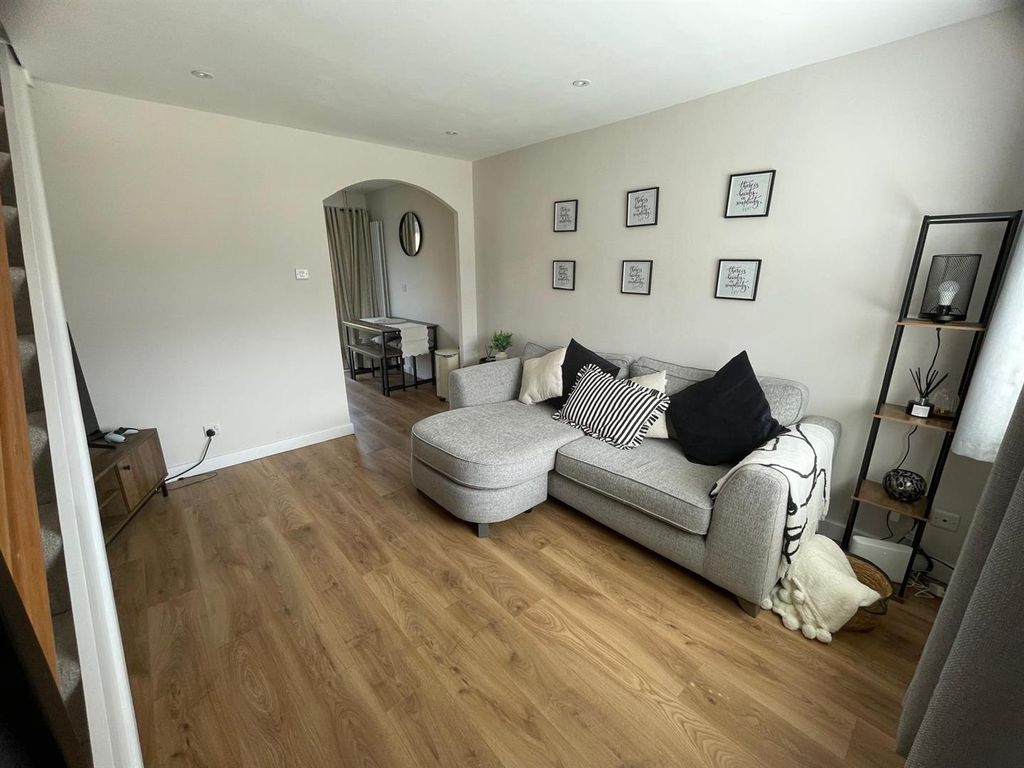 Property photo 2 of 14 Lounge (4).Jpg