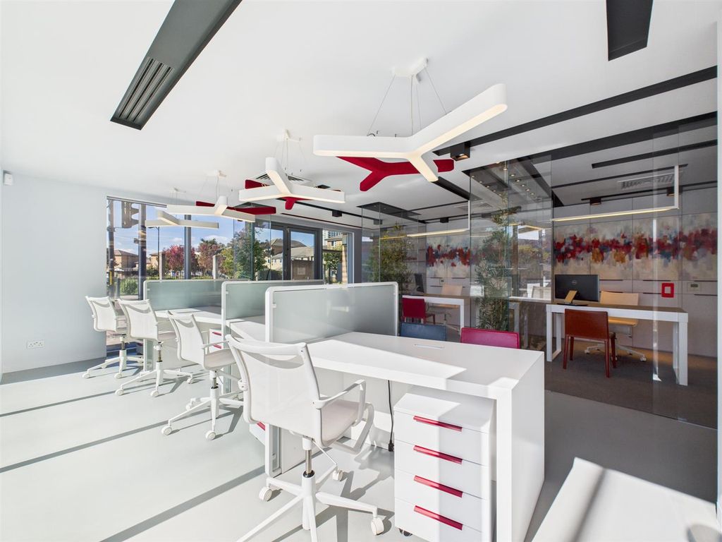 Property photo 3 of 10 Cam04237G0-Pr0216-Still003.Jpg