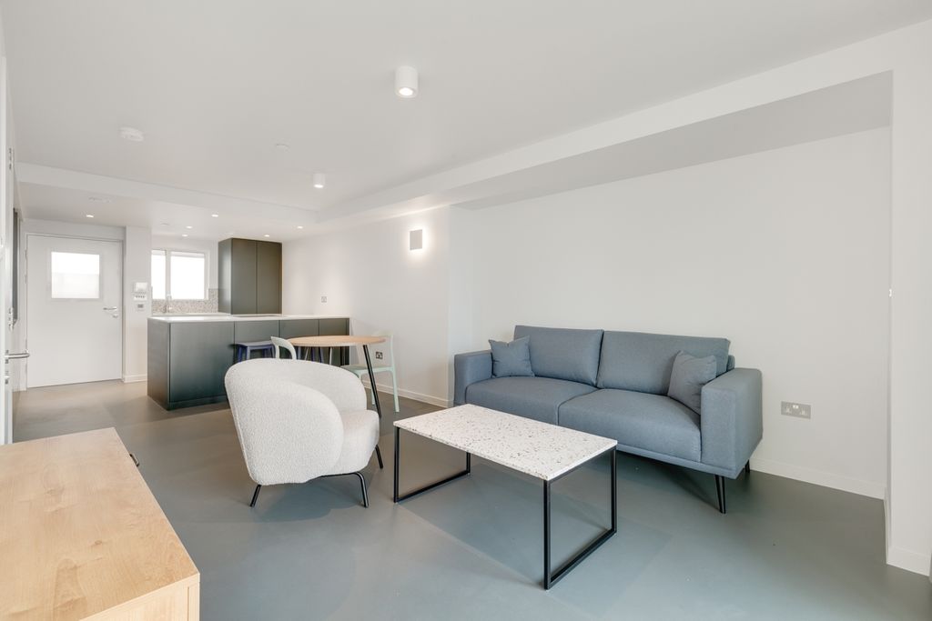 Property photo 3 of 9 114-Balfron-Tower-5