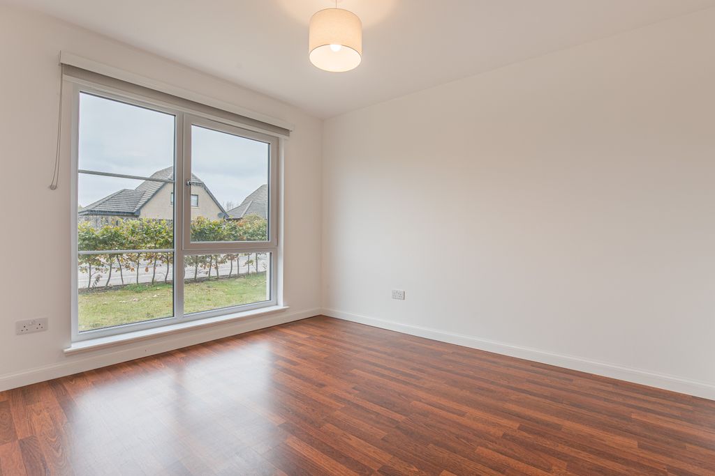 Property photo 3 of 21 Frontroomangle1