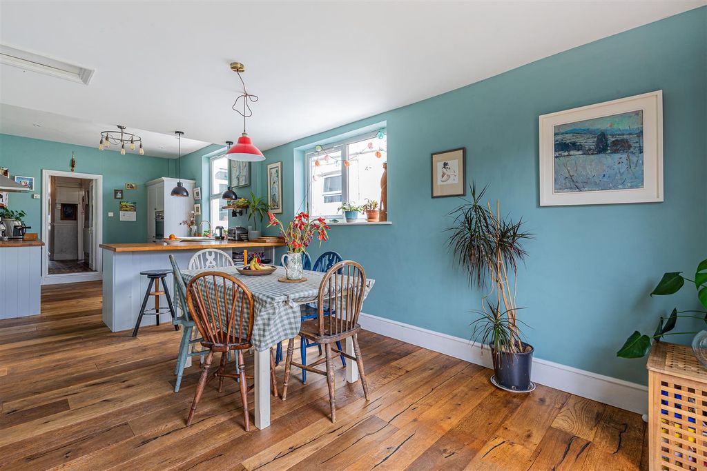 Property photo 3 of 22 Edington Avenue 15-15.Jpg