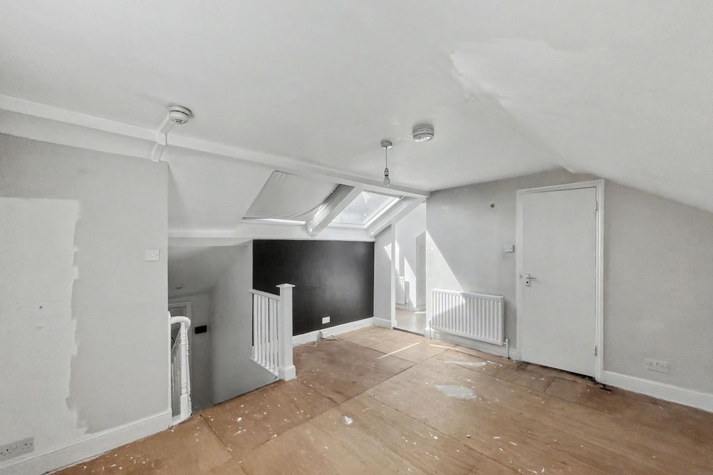 Property photo 3 of 7 85F Cambridge Gardens, Notting Hill, London W10 6Je