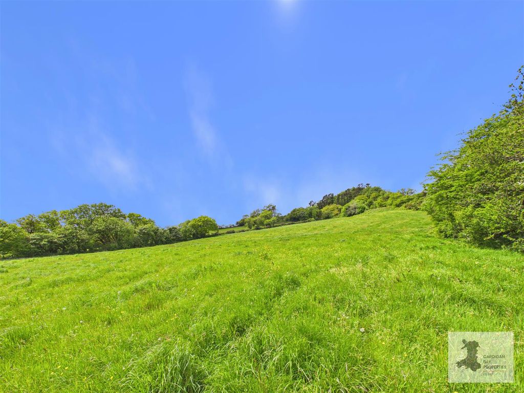 Property photo 2 of 39 Cam02276G0-Pr0262-Still033.Jpg