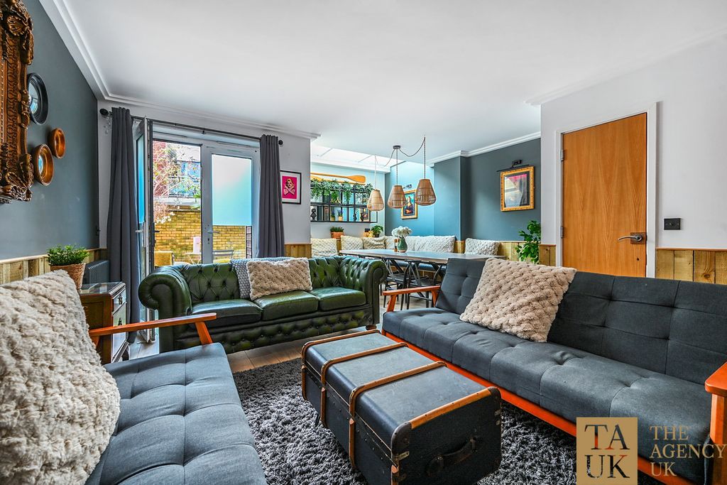 Property photo 1 of 33