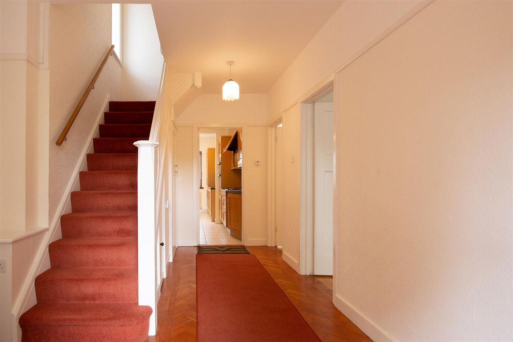 Property photo 3 of 20 10 Insole Gardens-6.Jpg