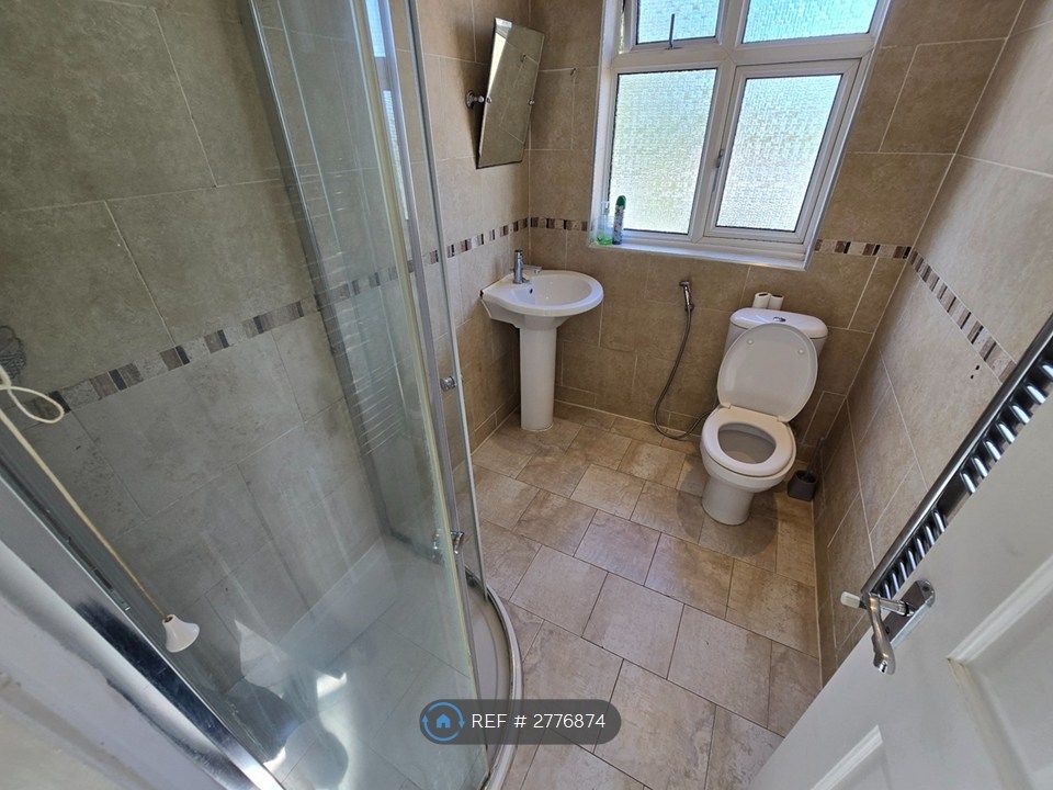 Property photo 3 of 7 Bathroom 1