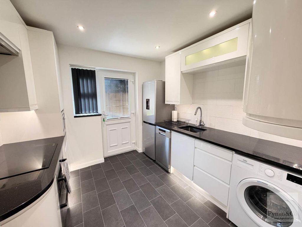 Property photo 2 of 22