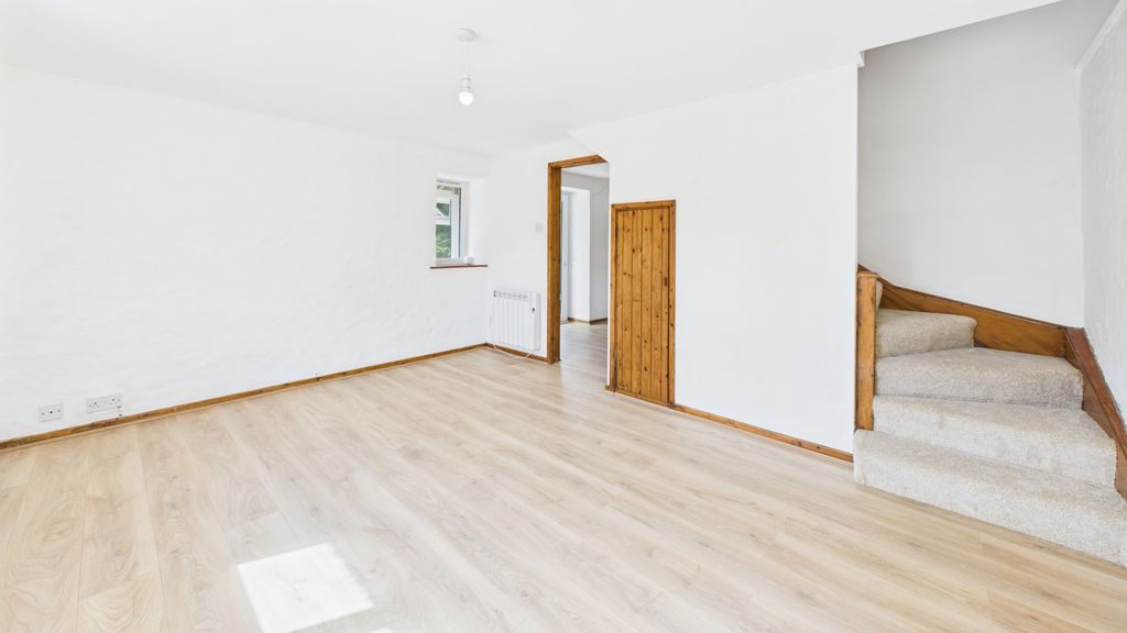 Property photo 3 of 11 Gallery