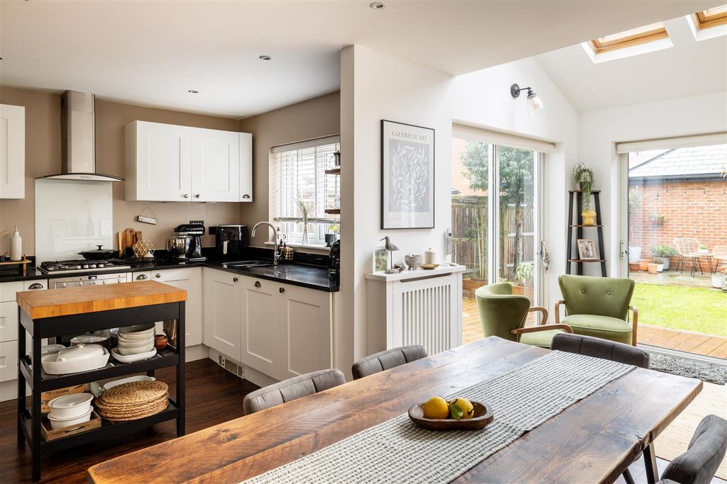 Property photo 3 of 31