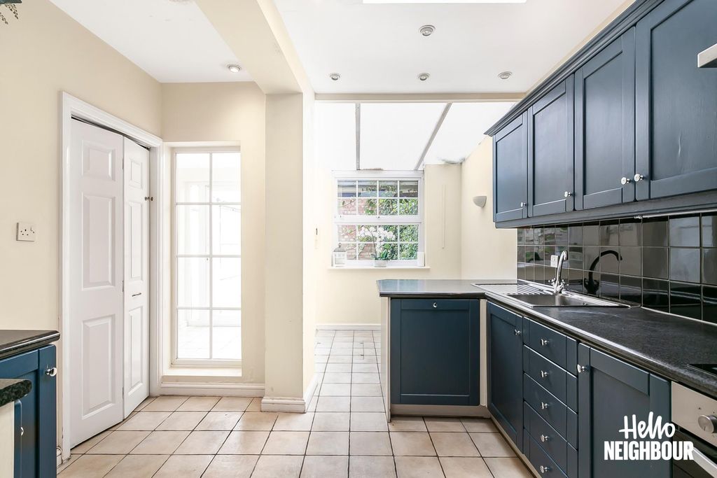 Property photo 3 of 18 Photo 2