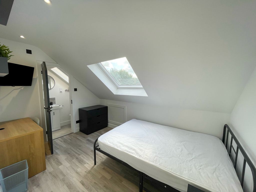 Property photo 1 of 8 Room 6 @ £700Pcm