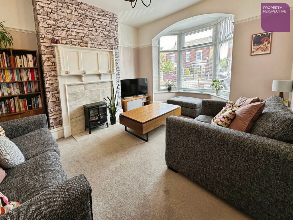 Property photo 2 of 13 Lounge