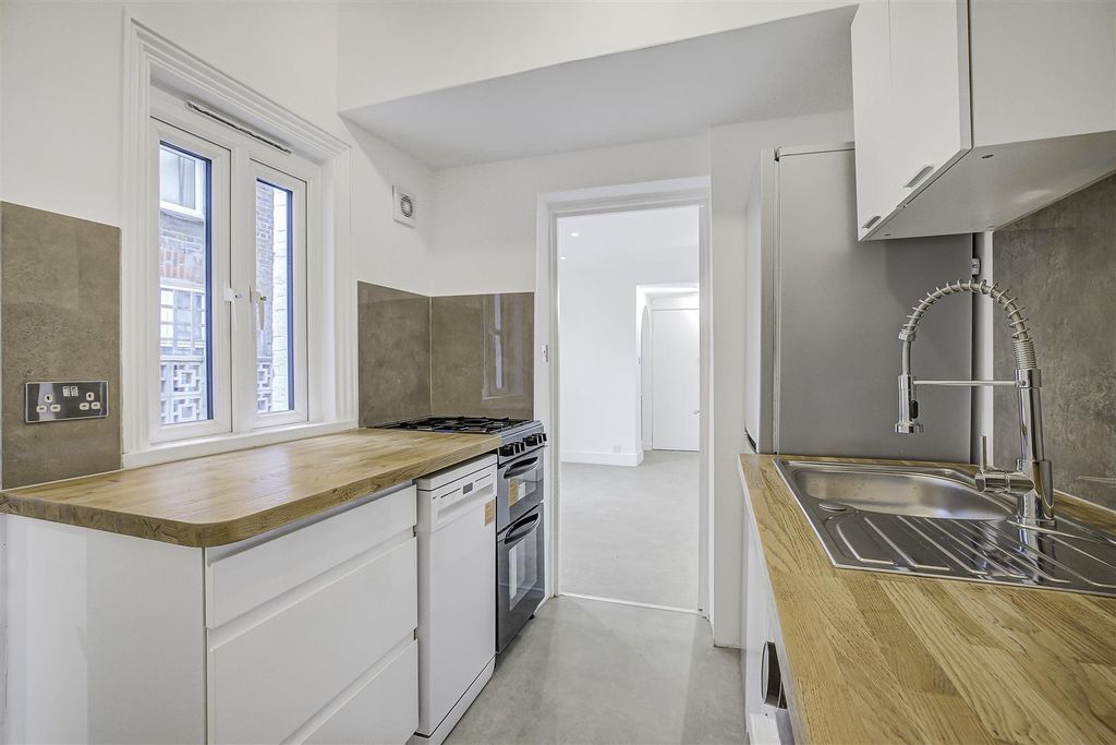 Property photo 3 of 16 Queenstown_Road-Sw8 Eden Harper