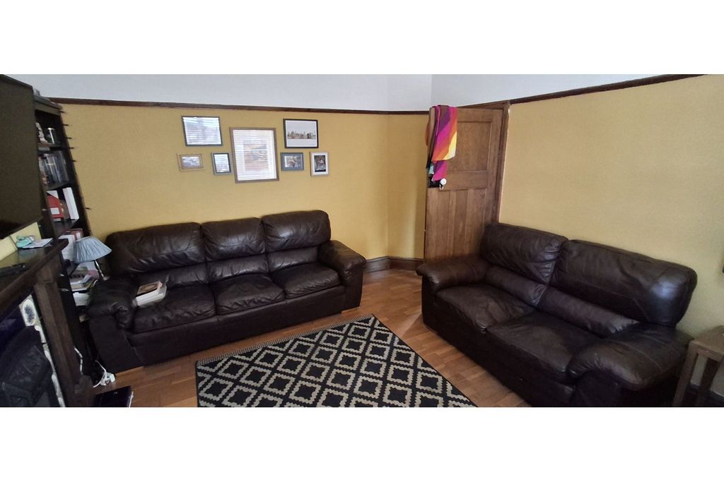 Property photo 3 of 18 Living Room