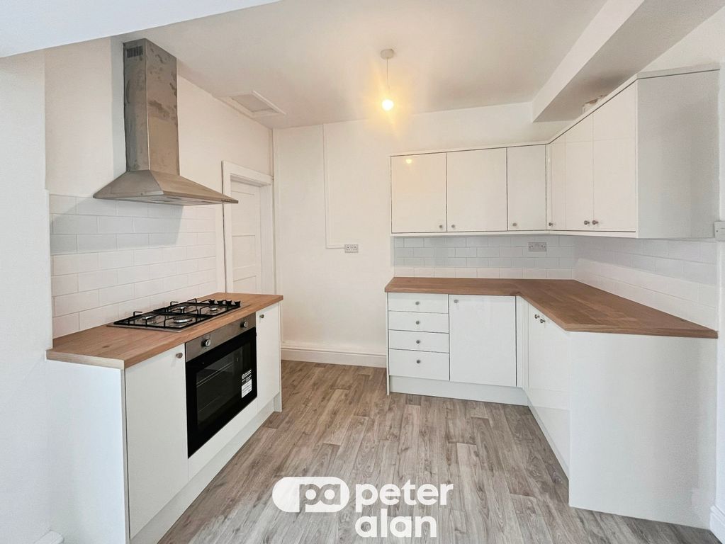 Property photo 2 of 12 Kitchen