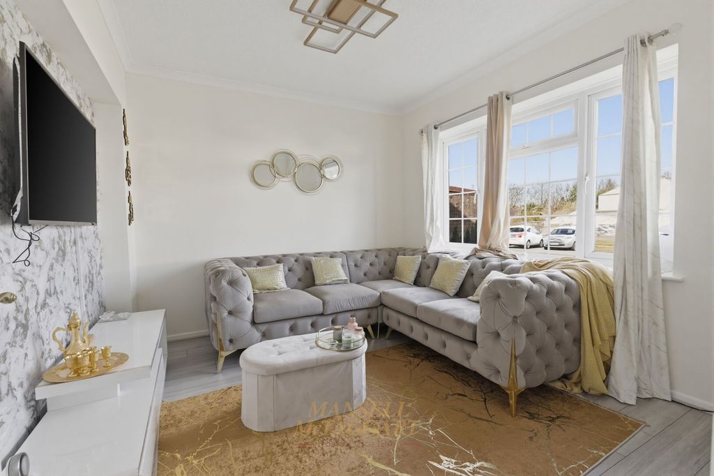 Property photo 2 of 20