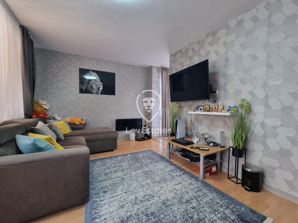 Property photo 1 of 12