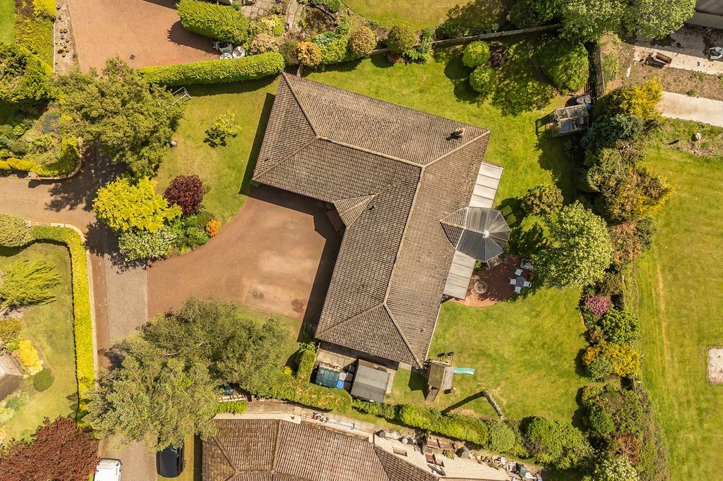 Property photo 2 of 32