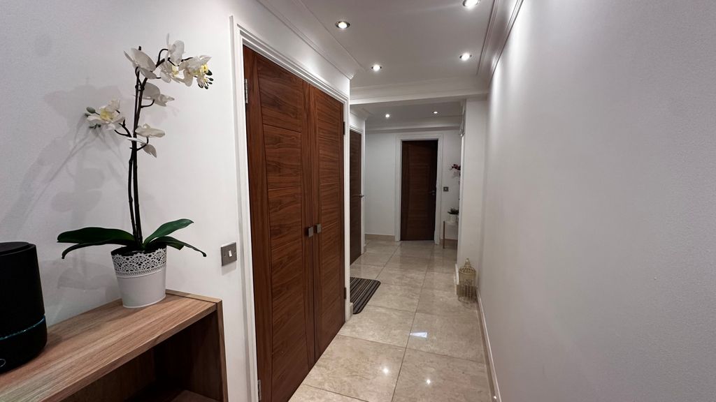 Property photo 2 of 9 Gallery