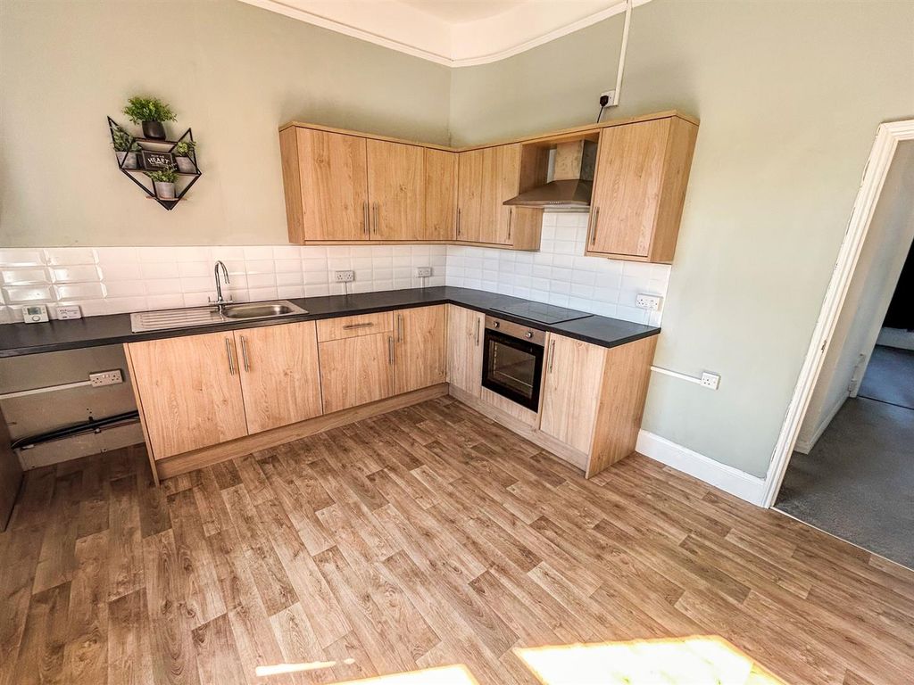 Property photo 2 of 8 Kitchen/Diner