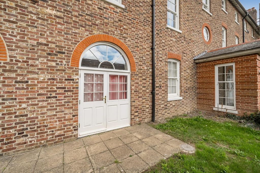 Property photo 2 of 14 1369262-12-68Efacb174d89.Jpg