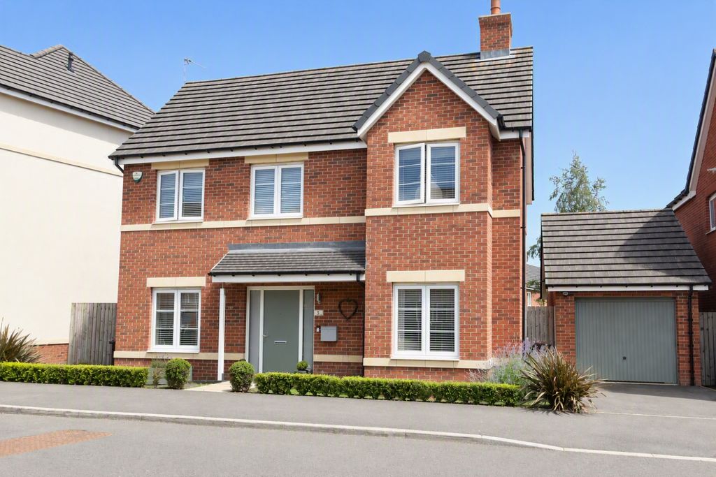 Property photo 1 of 18 Designer (6)