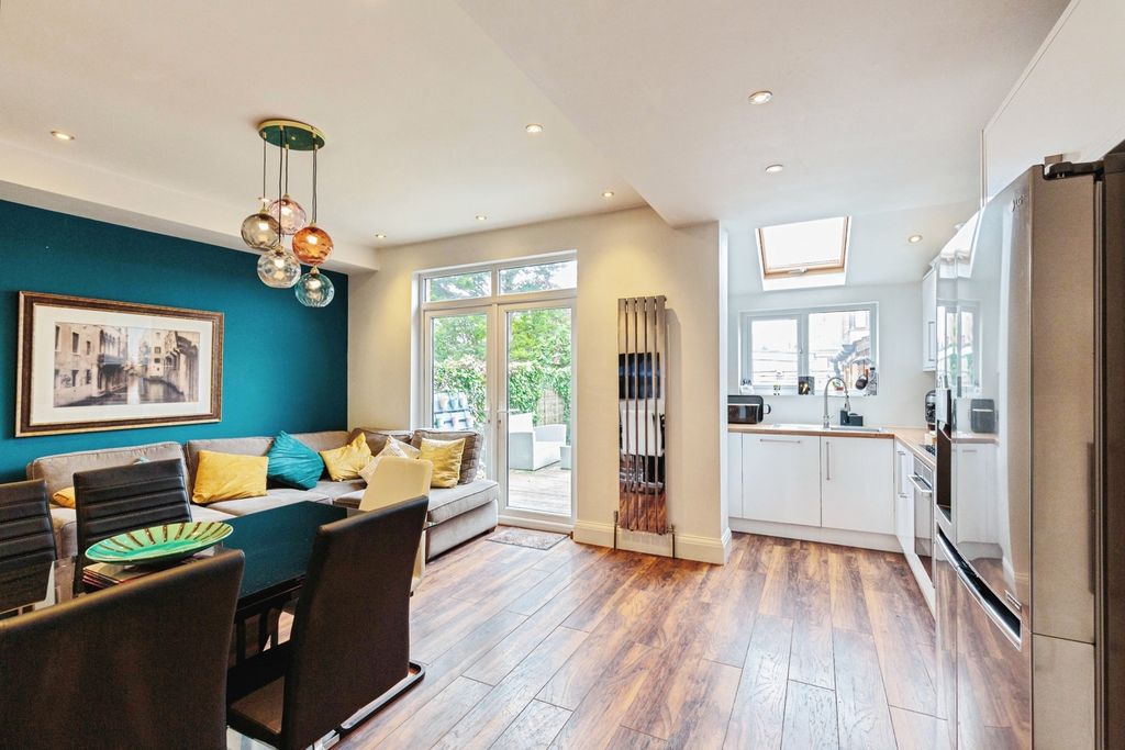 Property photo 3 of 16 Photo