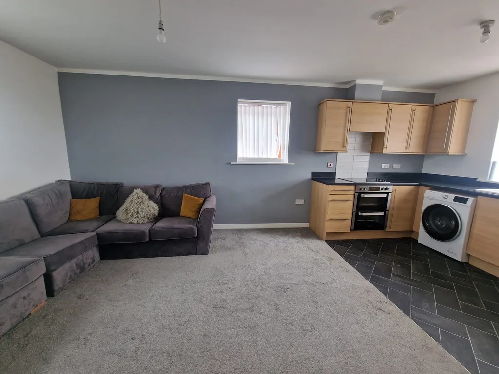 Apartment in Sandwell, West Midlands - More