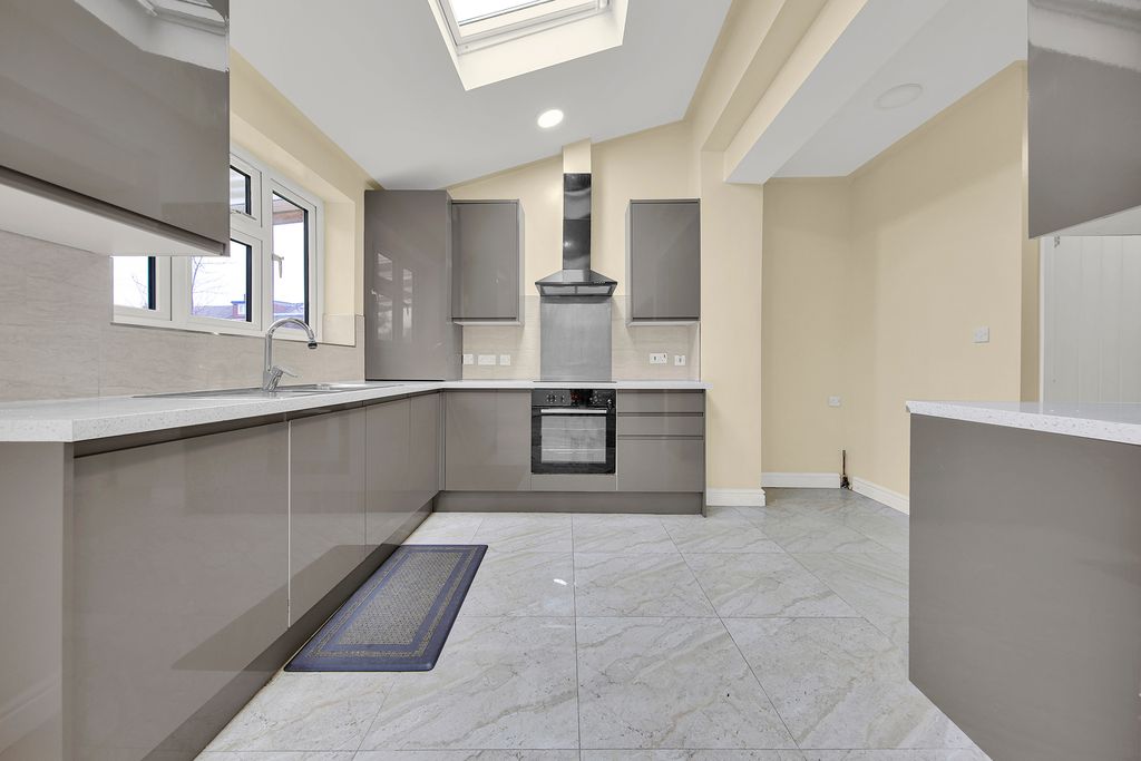 Property photo 3 of 31