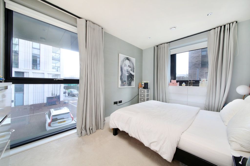 Property photo 3 of 12