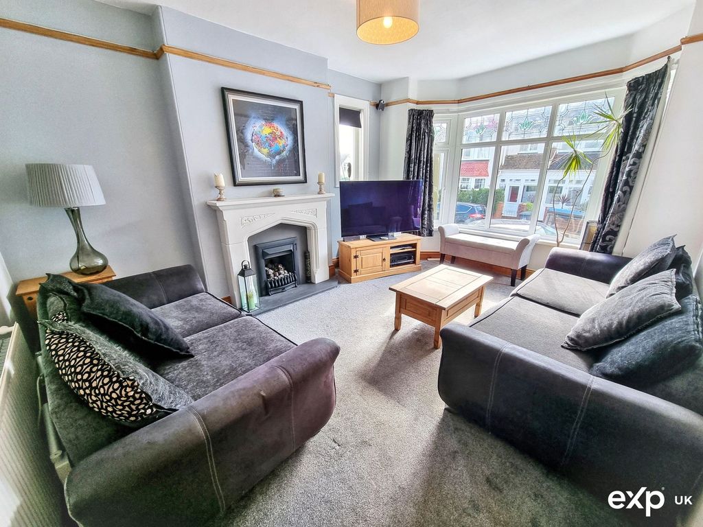 Property photo 3 of 27