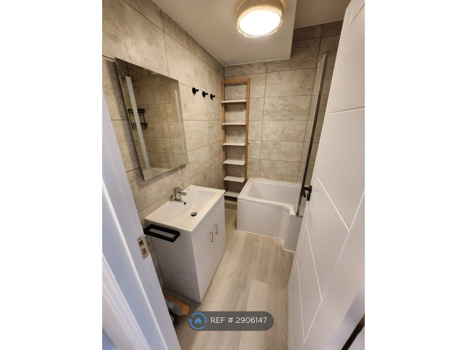 Property photo 3 of 15 Bathroom