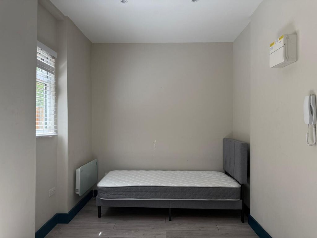 Property photo 1 of 8 Bedroom