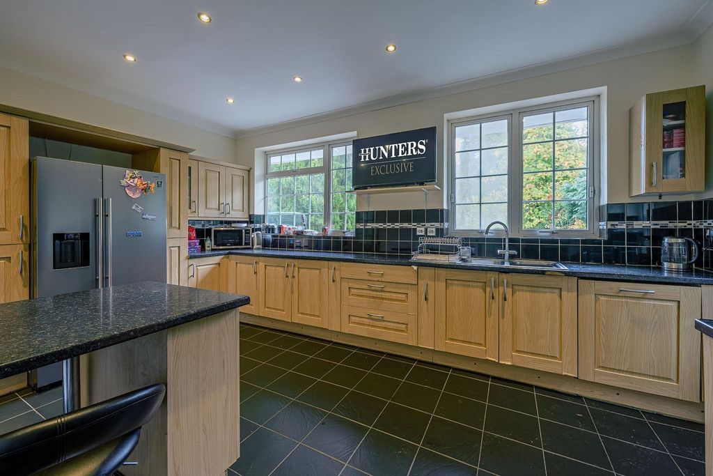 Property photo 3 of 32 Breakfast Kitchen 3