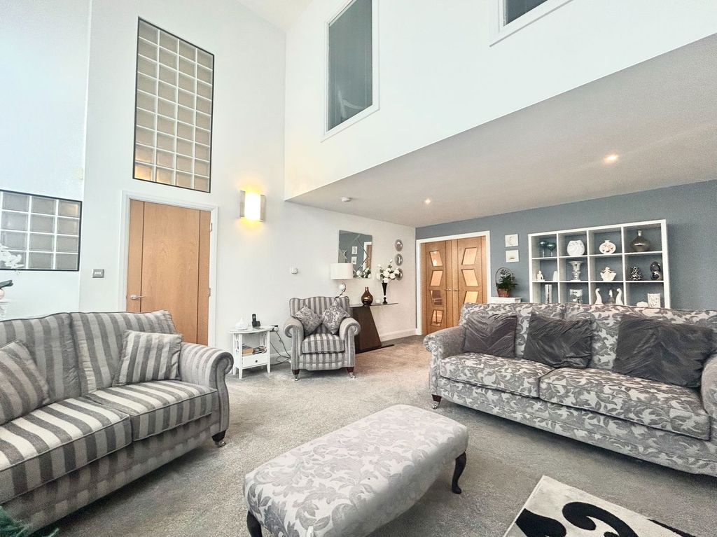 Property photo 3 of 19