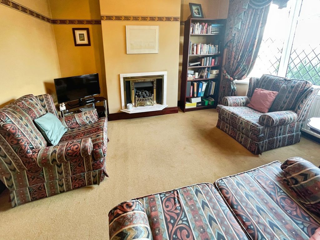 Property photo 3 of 23 Second Lounge