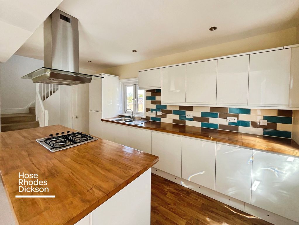 Property photo 2 of 12 Kitchen