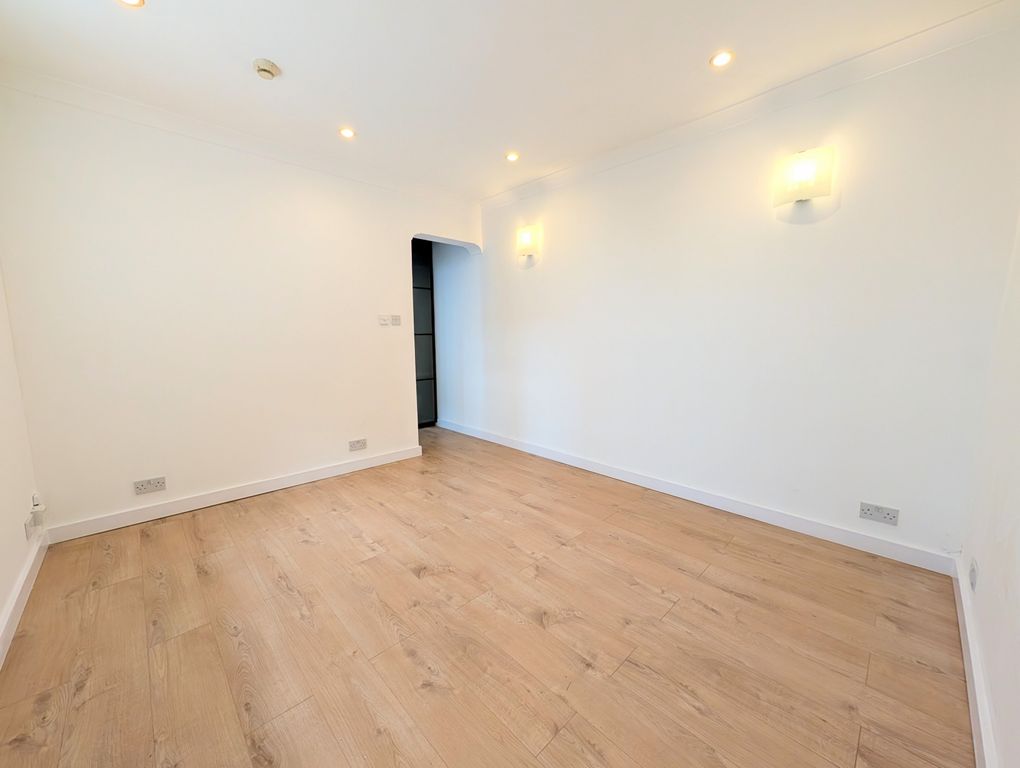 Property photo 3 of 11 Living Room