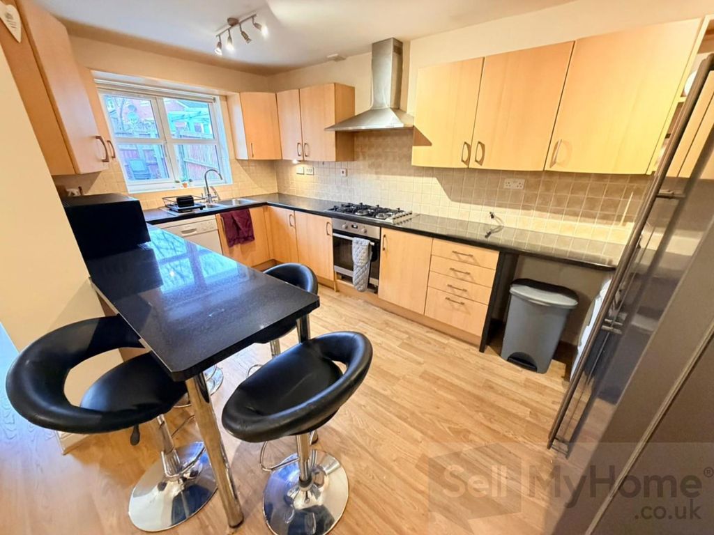 Property photo 3 of 22 Kitchen