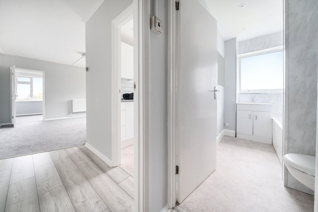 Property photo 3 of 8 Hallway