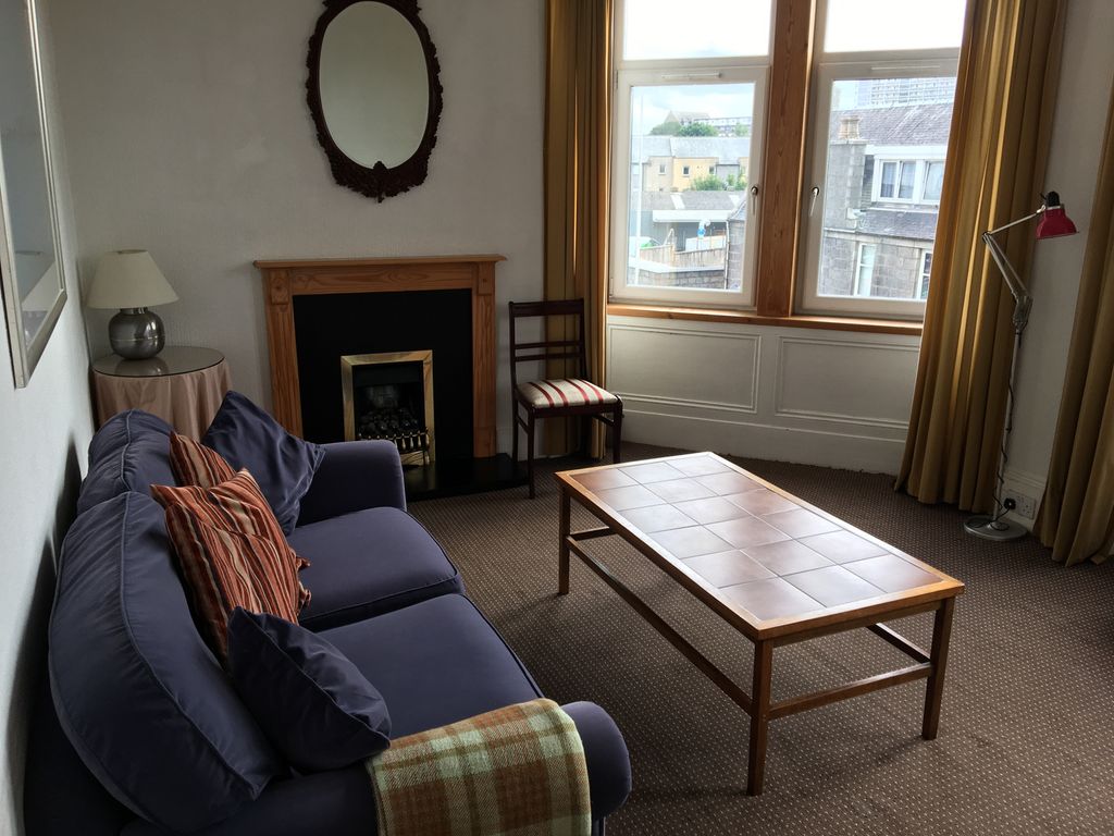 Property photo 2 of 16 Lounge