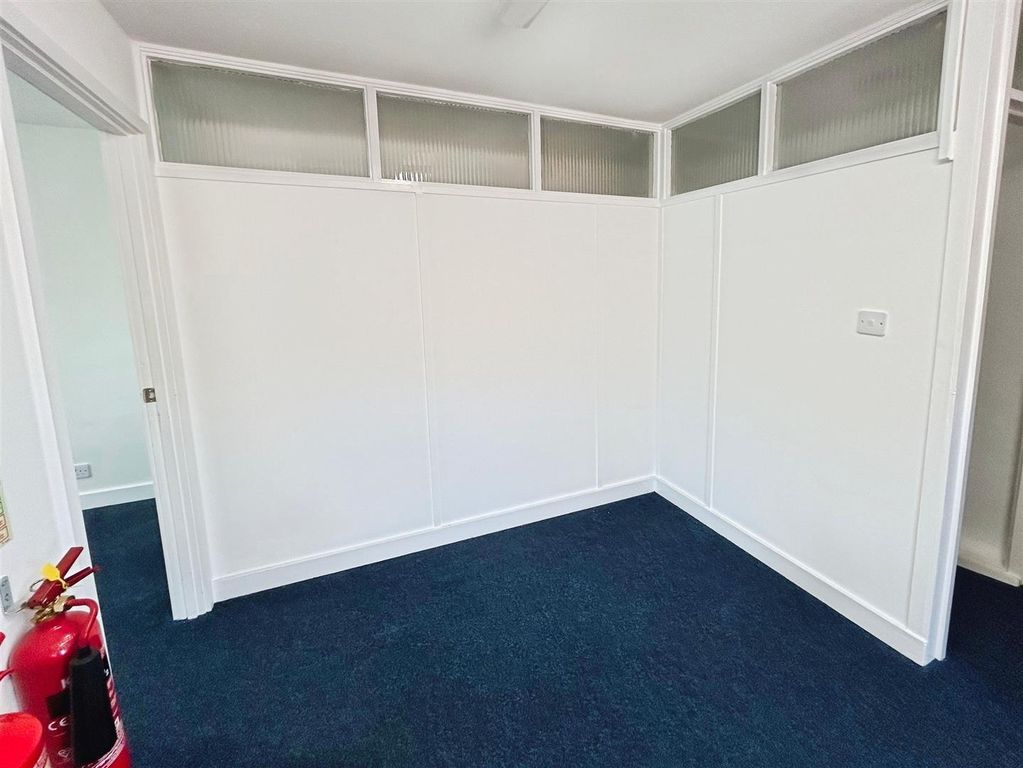 Property photo 1 of 7 2E338B30-3-4C8C-9A6E-Cf44Faf61E36-4212-0000008E292