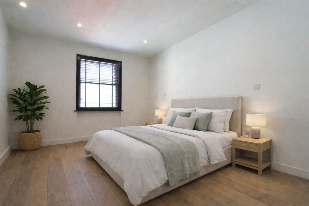 Property photo 2 of 13 966394