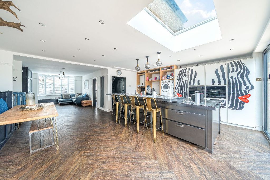 Property photo 2 of 22