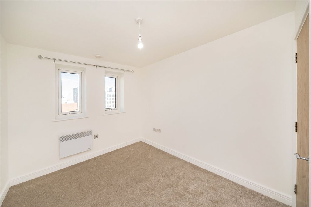 Property photo 3 of 8 Bedroom