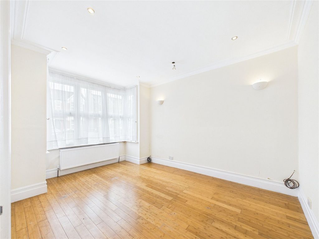 Property photo 3 of 22 Picture No. 04