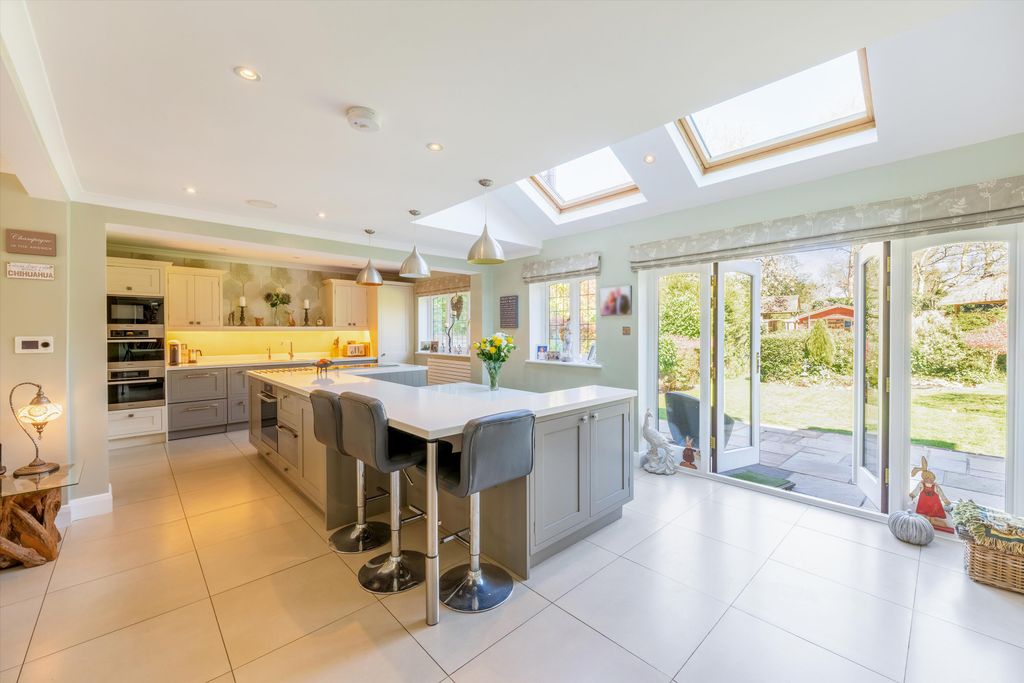 Property photo 2 of 31 Image