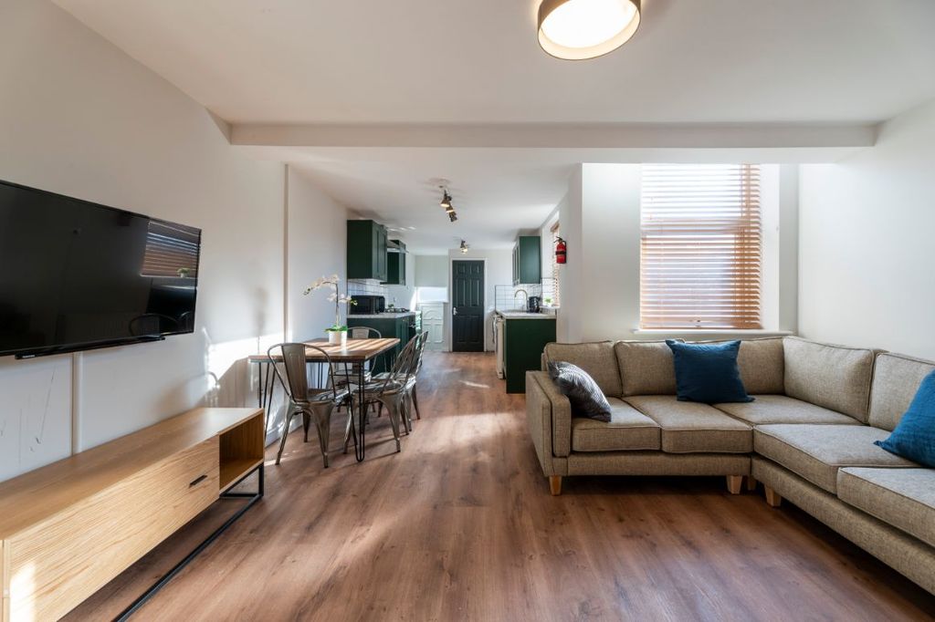 Property photo 2 of 16 64Ea - Living Area