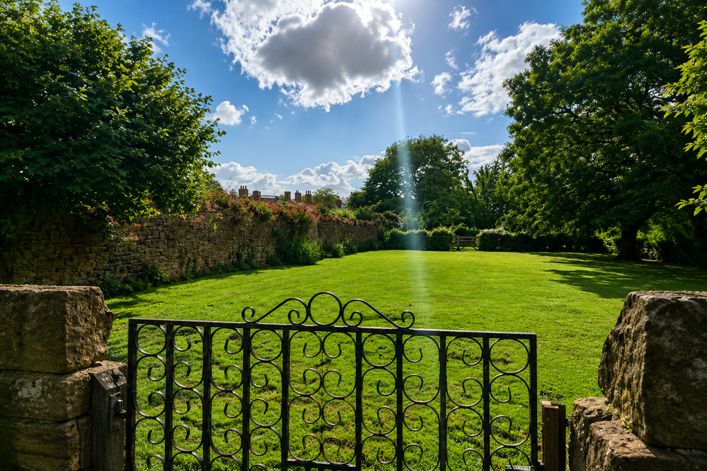 Property photo 3 of 35 Rear Gardens